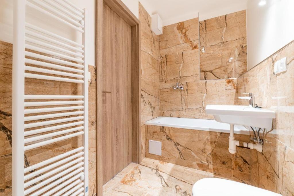 Brand New Studio Apartment #24 In Elite Residence With Free Secure Parking In The Center Prague Extérieur photo